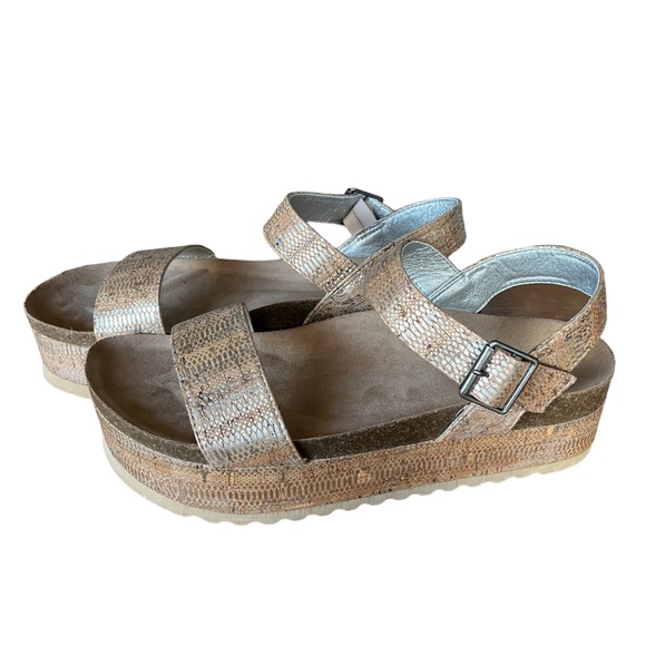 Dirty Laundry Shoes - NWOT Dirty Laundry Platform Sandals
